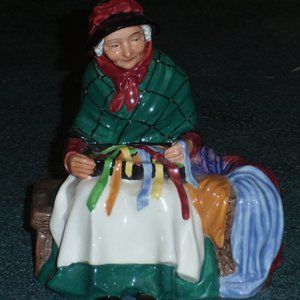 Royal Doulton Figurine HN2017 "Silks And Ribbons" Street Vendors CHRISTMAS GIFT!